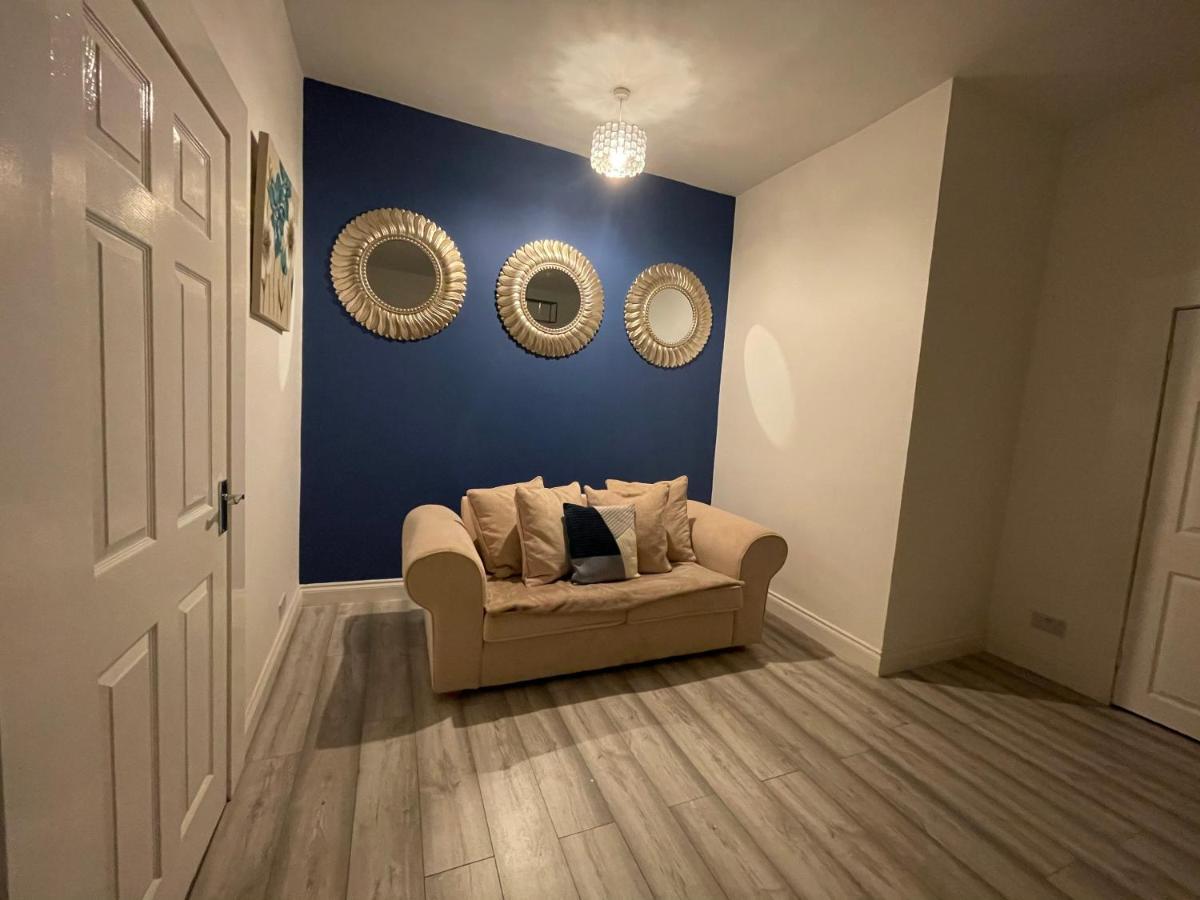 Appartement Hla Holytown à Mossend Extérieur photo