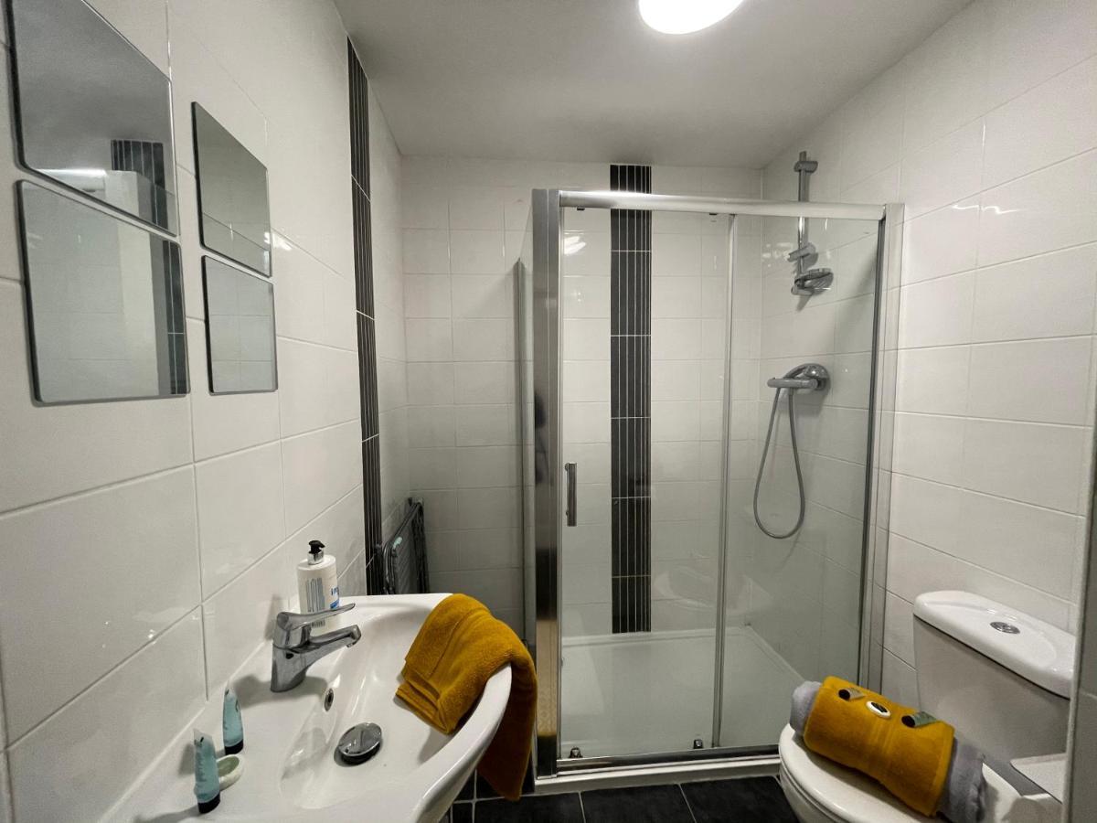 Appartement Hla Holytown à Mossend Extérieur photo