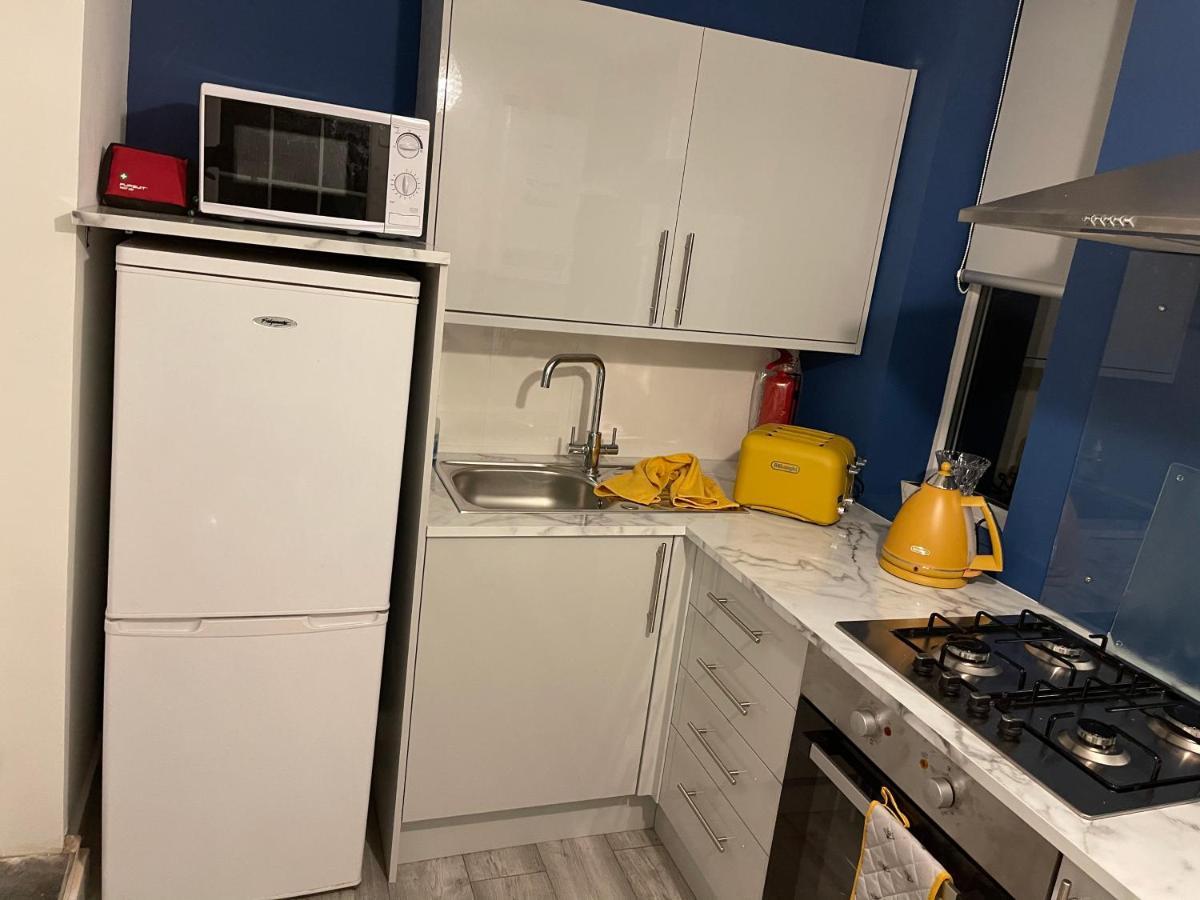 Appartement Hla Holytown à Mossend Extérieur photo