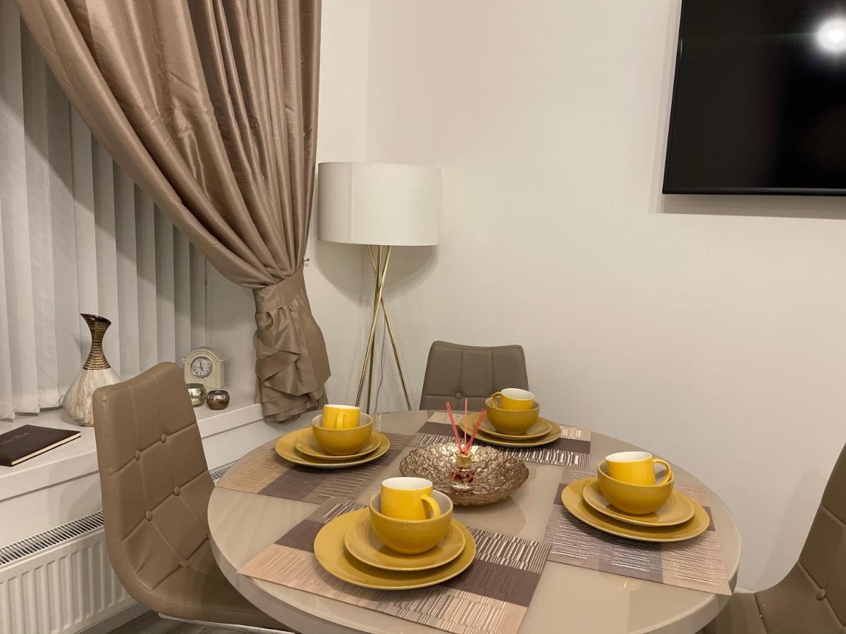Appartement Hla Holytown à Mossend Extérieur photo
