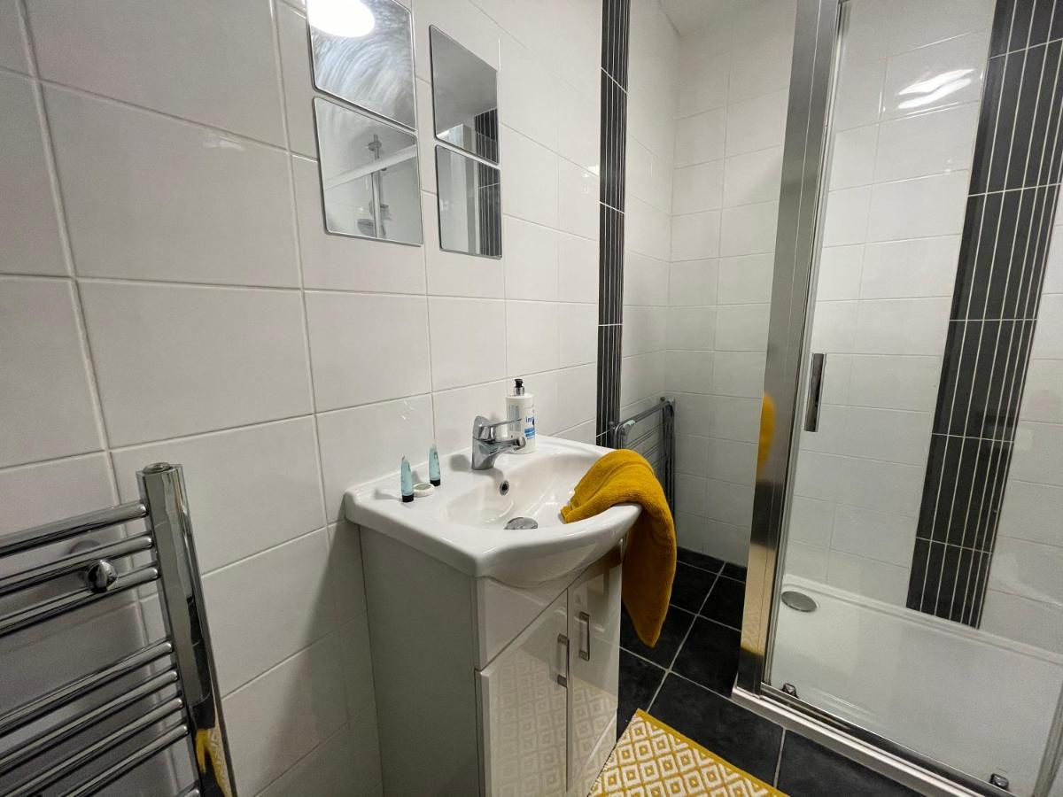Appartement Hla Holytown à Mossend Extérieur photo