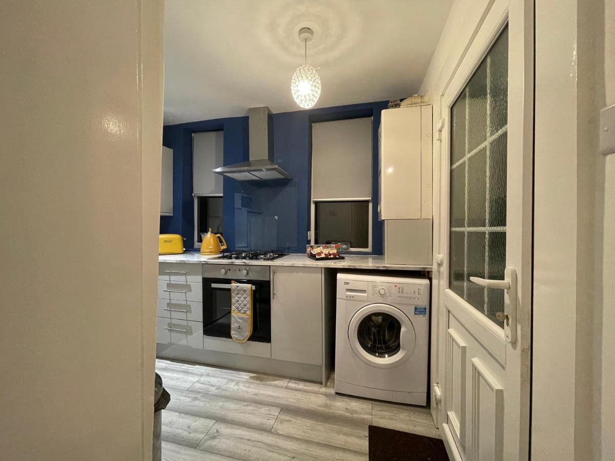 Appartement Hla Holytown à Mossend Extérieur photo