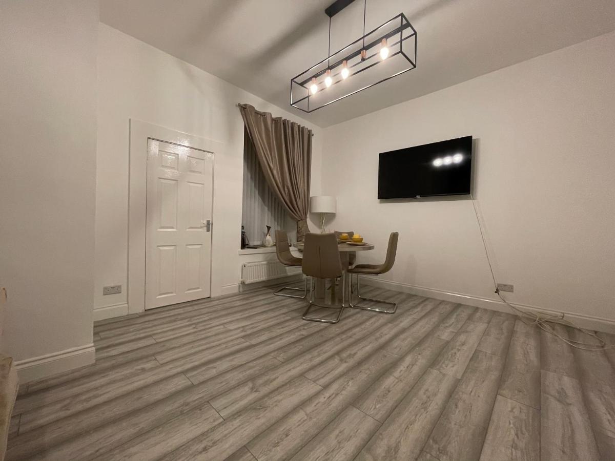 Appartement Hla Holytown à Mossend Extérieur photo