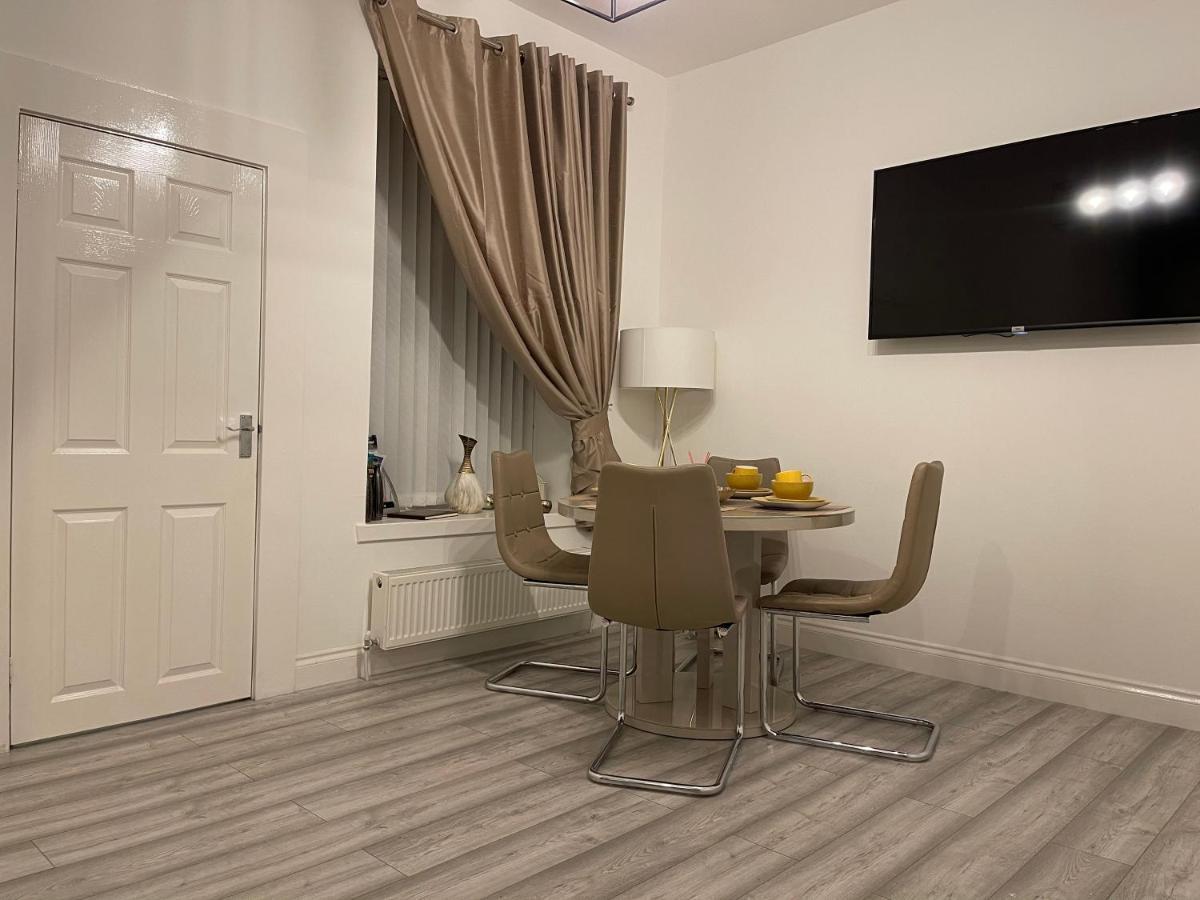 Appartement Hla Holytown à Mossend Extérieur photo