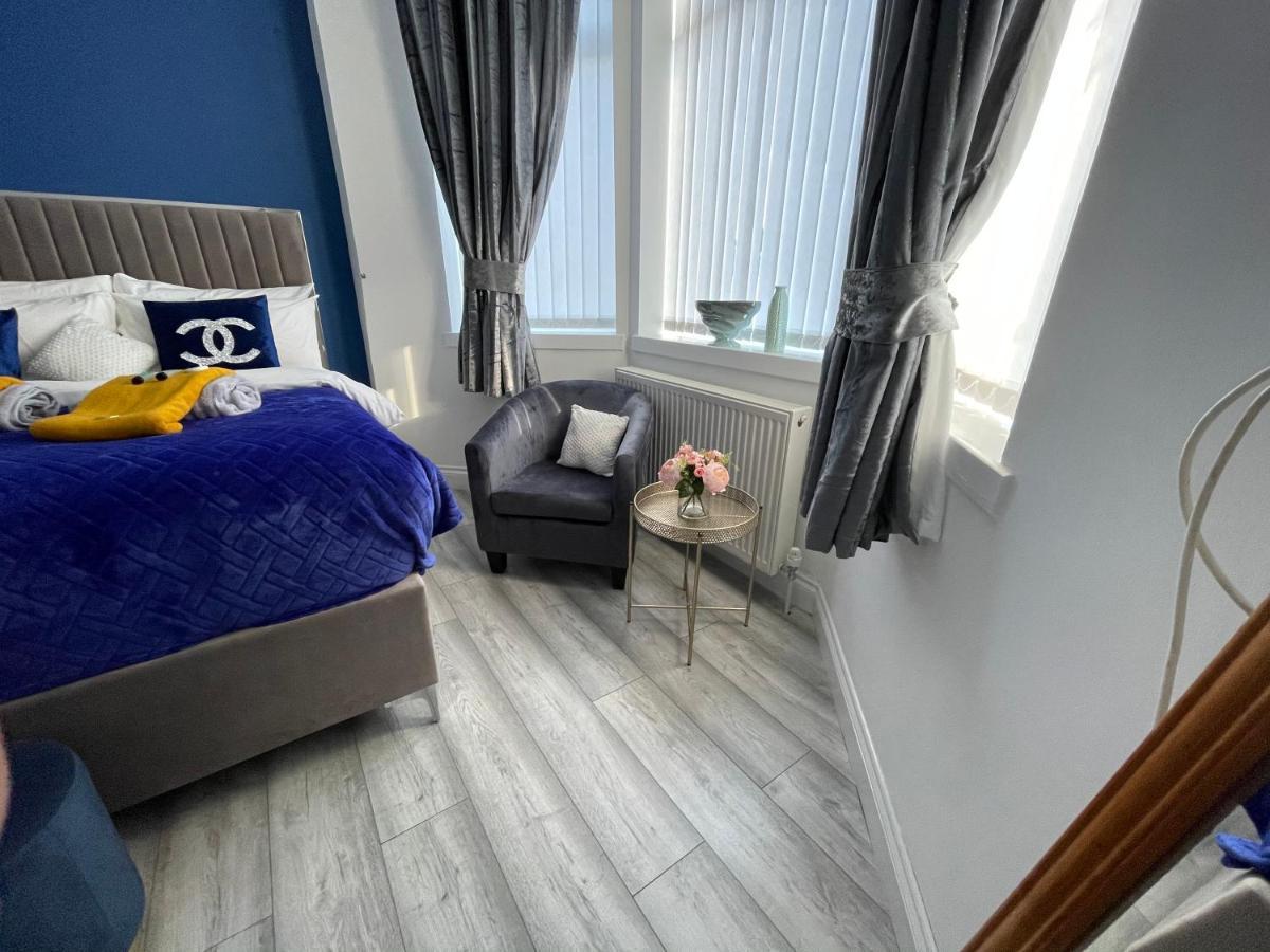 Appartement Hla Holytown à Mossend Extérieur photo