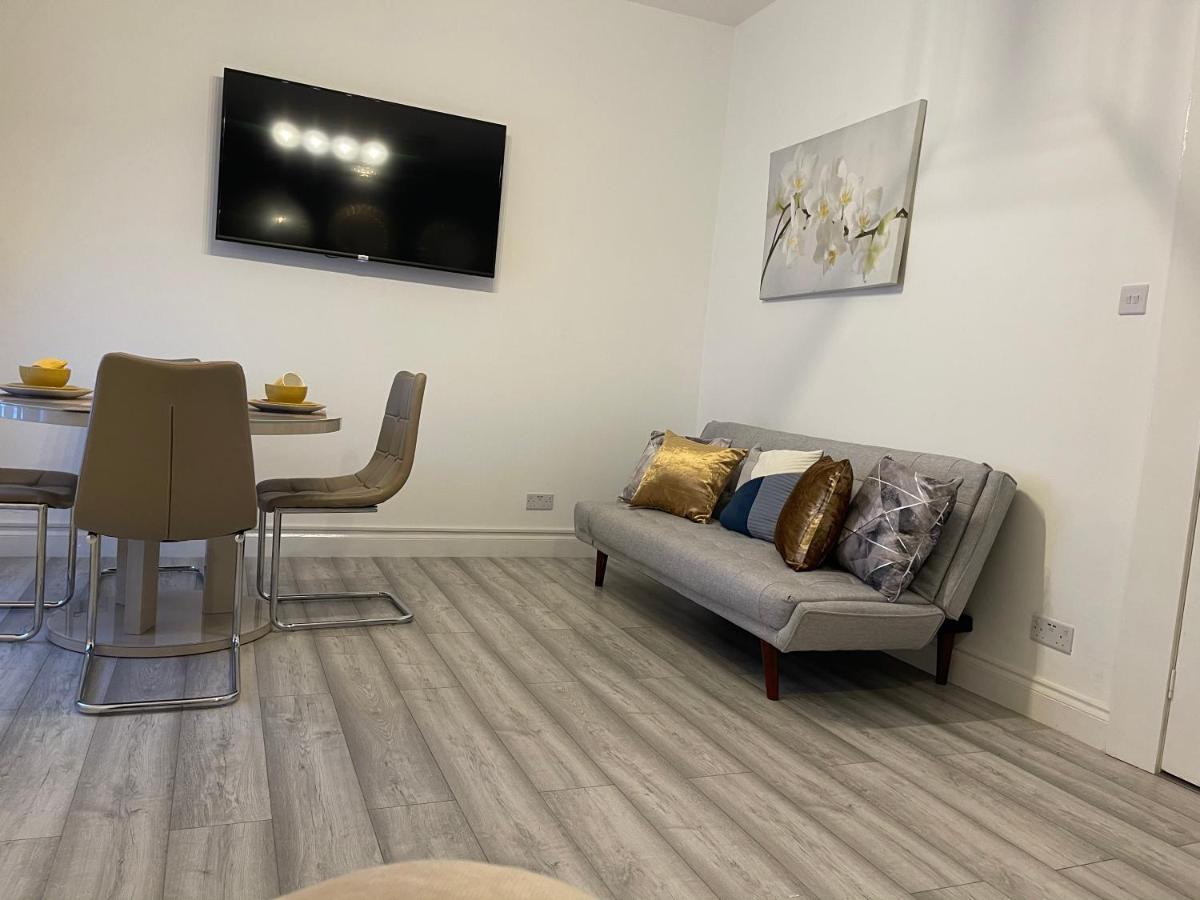 Appartement Hla Holytown à Mossend Extérieur photo